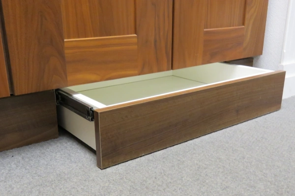 Murphy bed jo use na hone par sofa ban jata hai